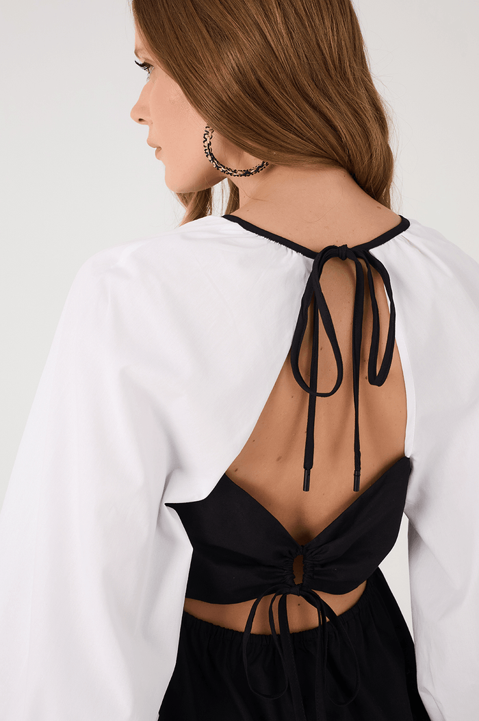 Black And White Crew Neck Open Back Cotton Blouse_5