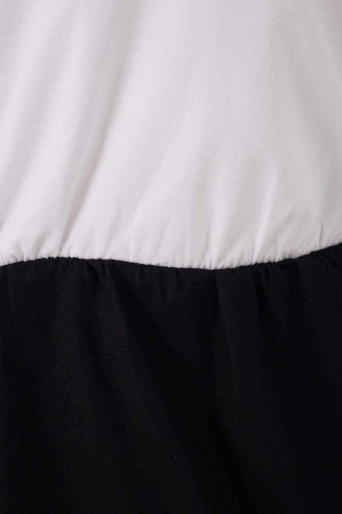 Black And White Crew Neck Open Back Cotton Blouse_7