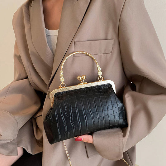 CL948 - Chain Shell Messenger Bag