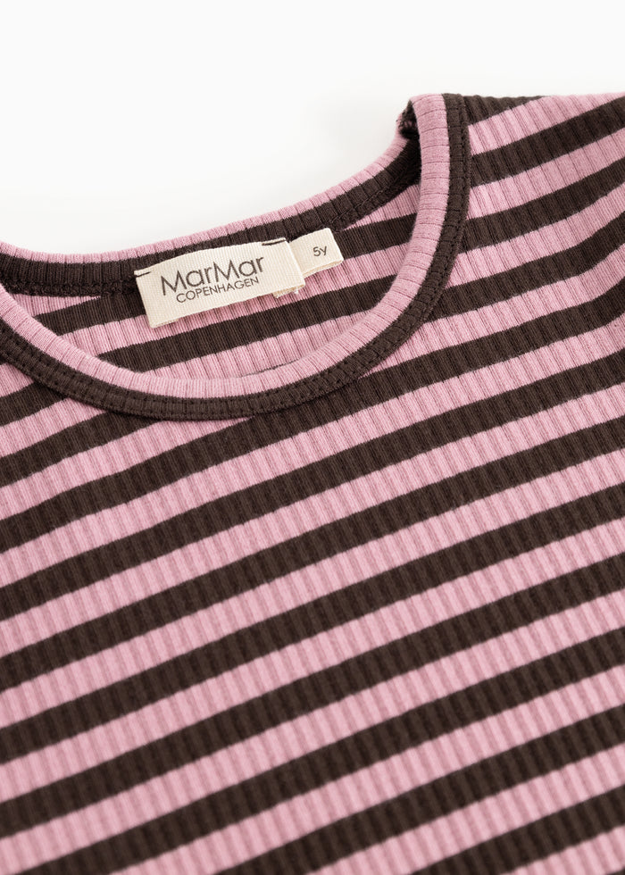 Long-sleeve t-shirt with horizontal stripes; round neckline and label at the neck.